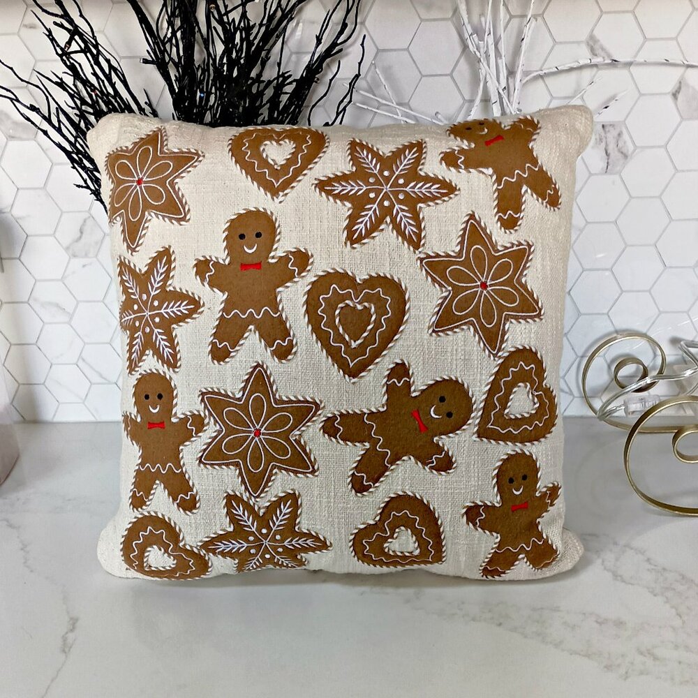 NEW! GINGERBREAD MAN & STARS HEARTS ACCENT 18" PILLOW